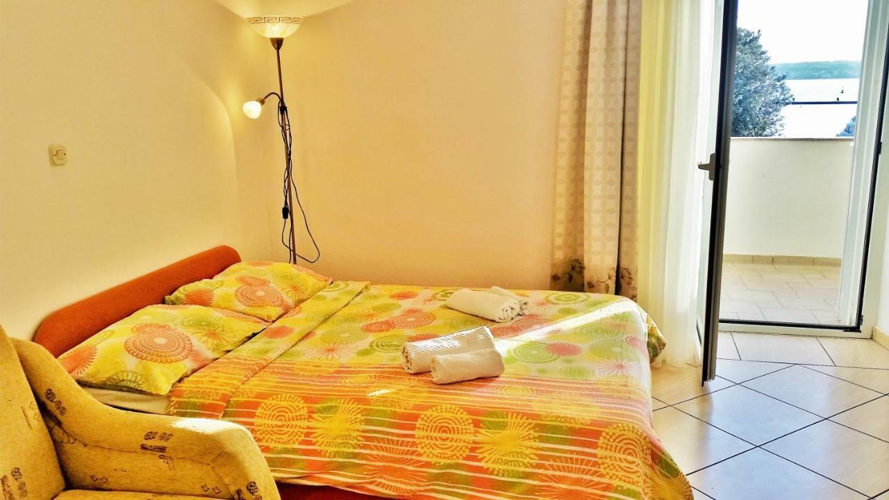 Obala Apartment & Studios Malinska Eksteriør bilde