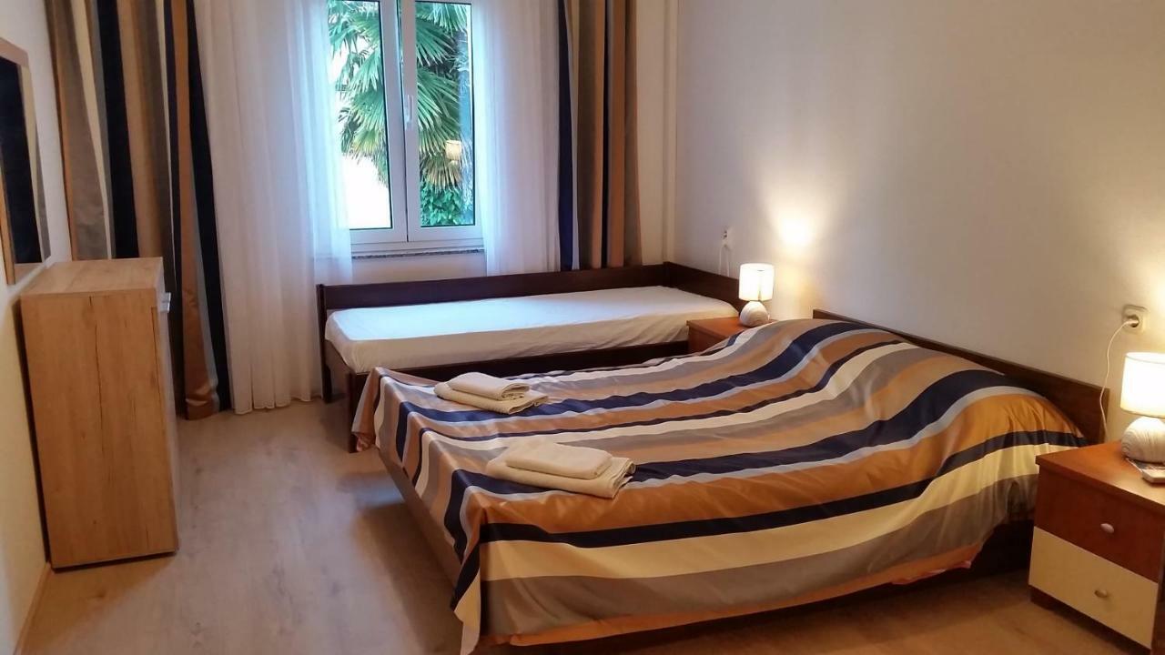 Obala Apartment & Studios Malinska Eksteriør bilde